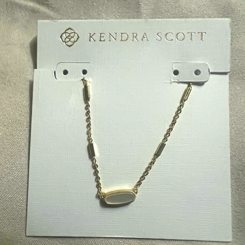 SOLD Kendra Scott “Miya” Gold Pendant Necklace in Ivory Pearl